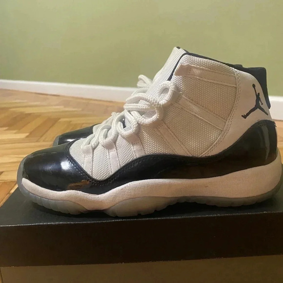 Jordan 11 Retro
Concord (2018) (GS - Picture 4 of 6